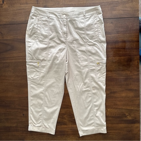 Chicos Women's Tan Khaki Comfort Waist Luxe Utility Cargo Crop Pants Sz 3 / 16 - Picture 1 of 13